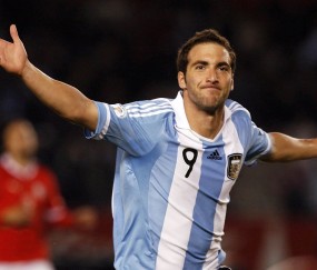 开云体育-富安健洋的生涯之夜，当那不勒斯的蓝，遇见智利的红