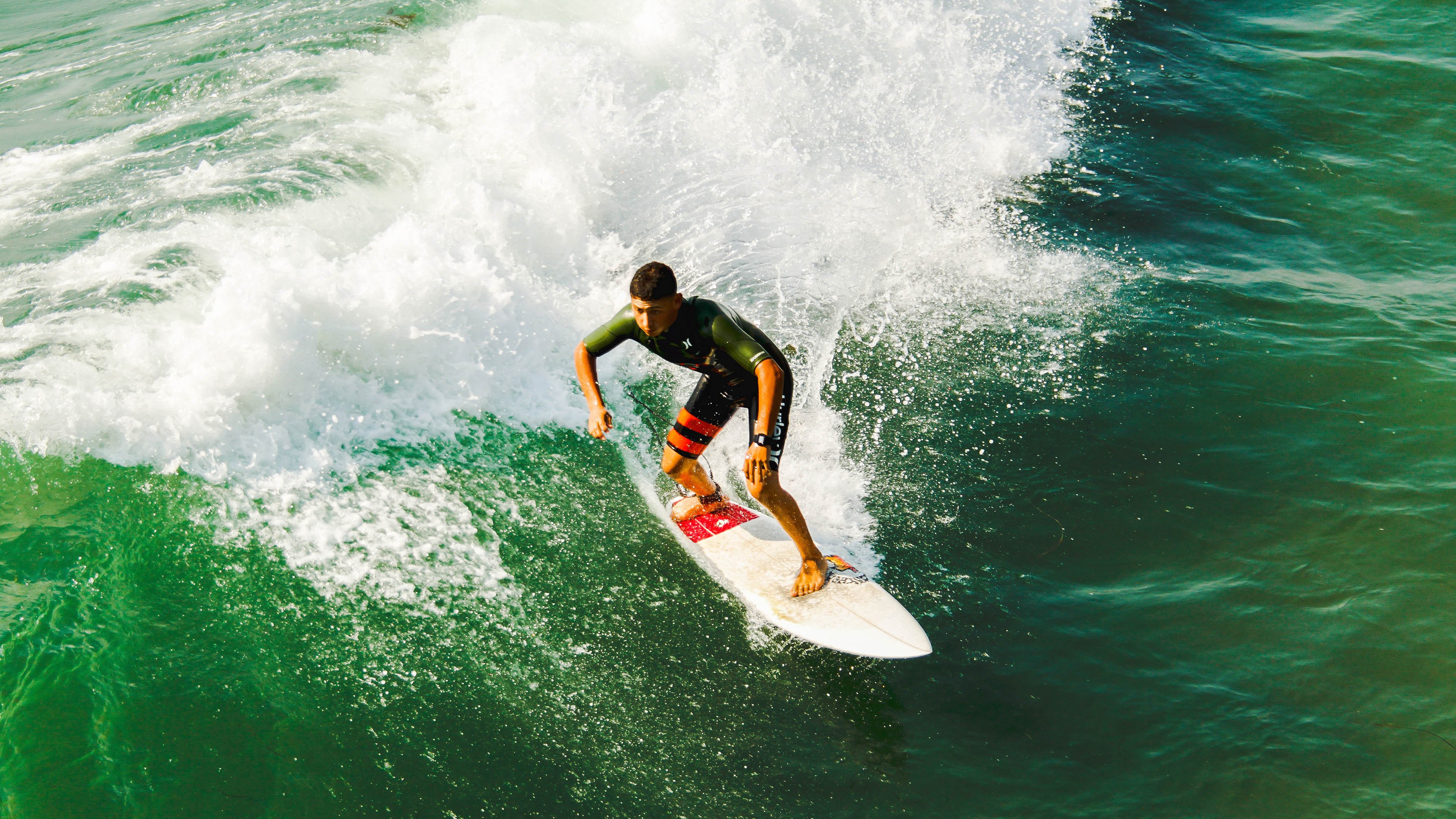 火箭狂胜掘金，哈登在F1新赛季揭幕战接管比赛