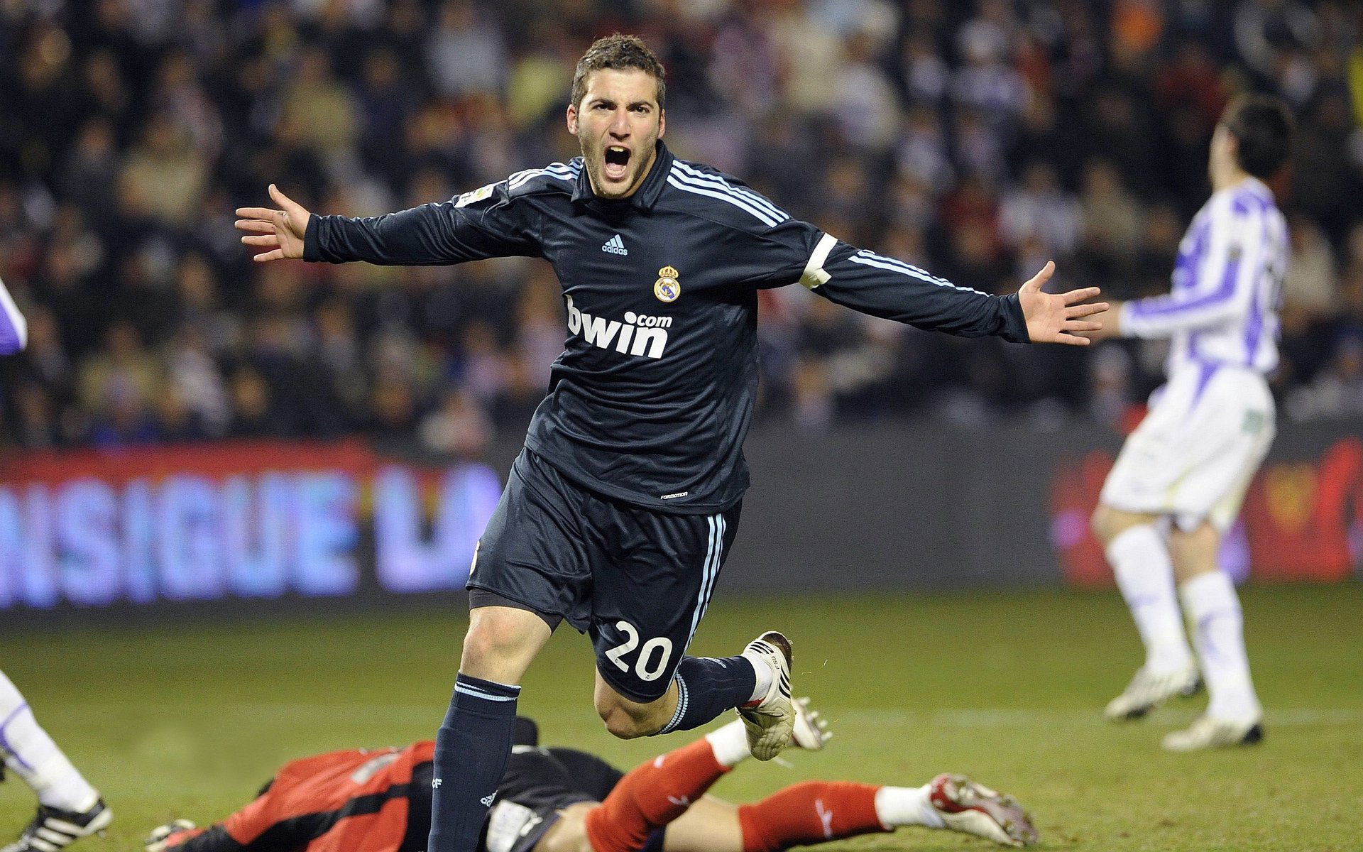 荷兰冲垮波兰，卡塞米罗如何成为橙色风暴的关键先生